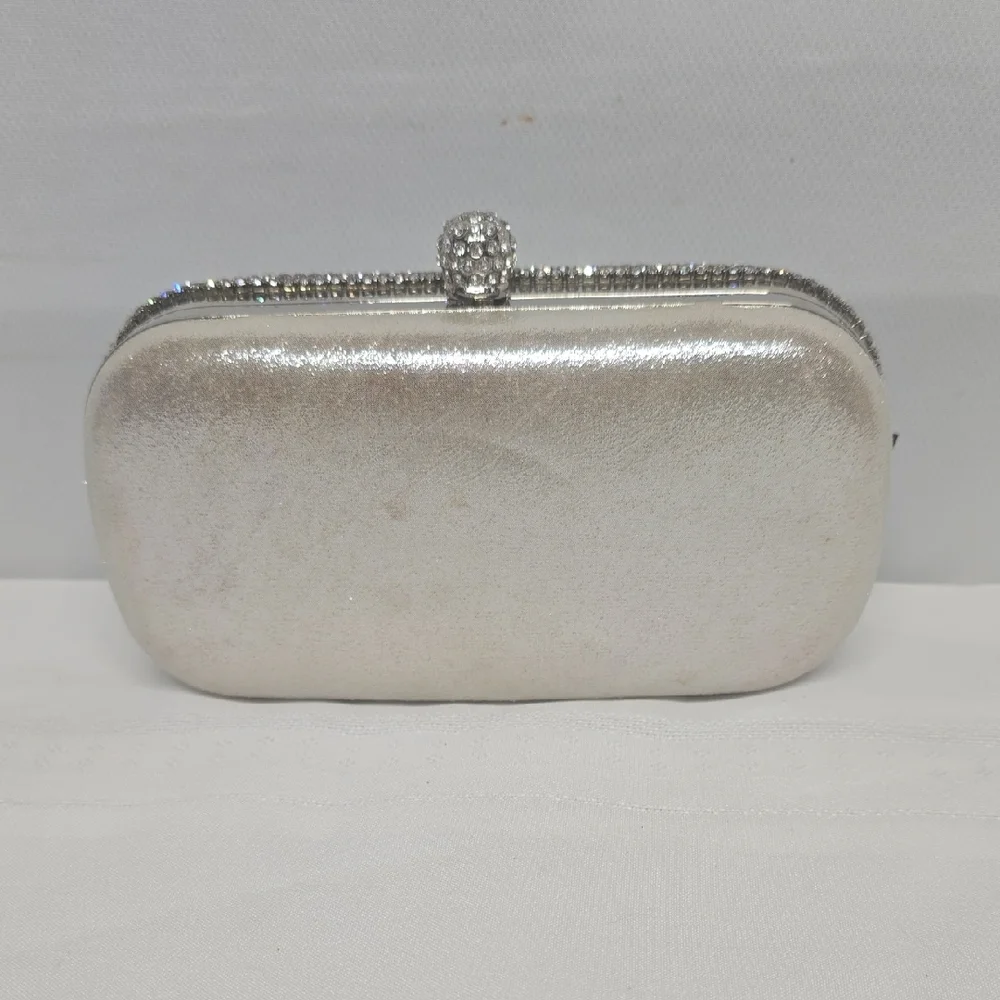 Elegant Silver Clutch - Picture 3 of 3